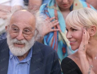 Νατάσα Καλογρίδη: Γιόρτασε τα γενέθλιά της με τον Αλέξανδρο Λυκουρέζο και τον Νίκο Κοκλώνη! (βίντεο)